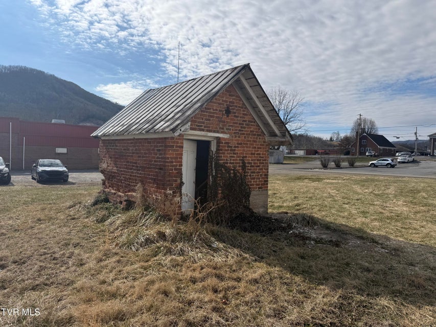 Photo #10: 119 Main Street