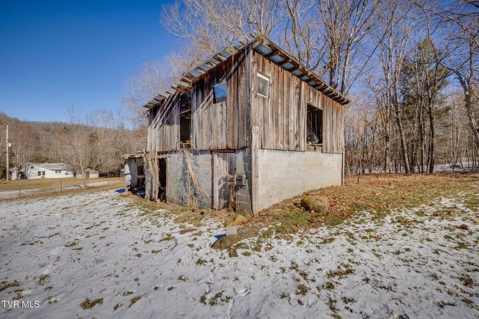 Photo #4: 140 Doe Lane