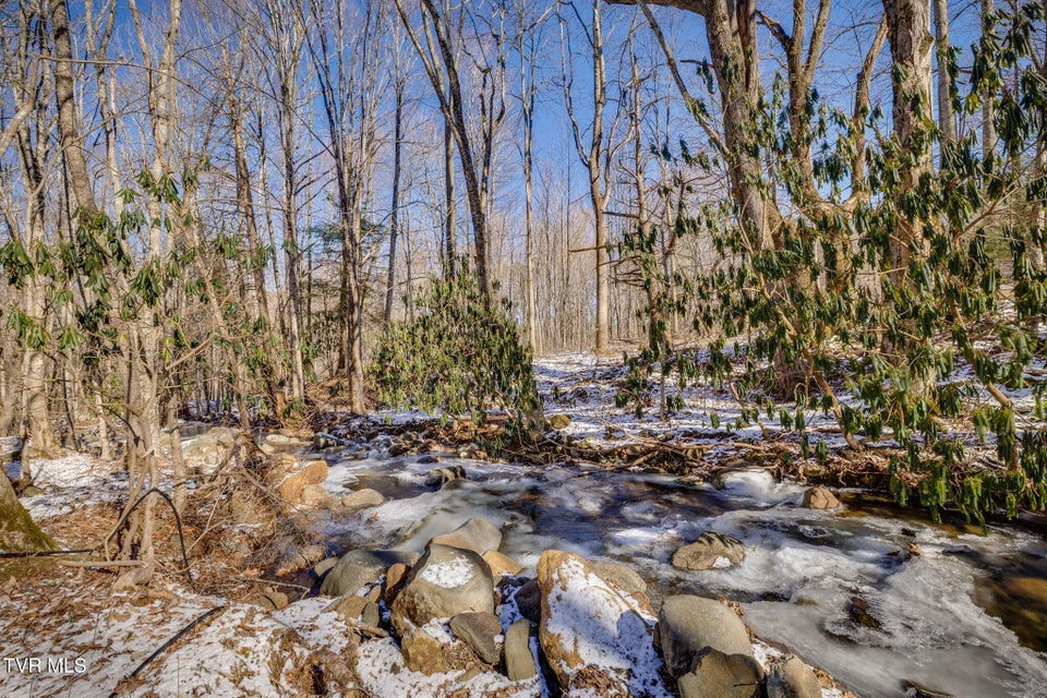 Photo #9: 140 Doe Lane