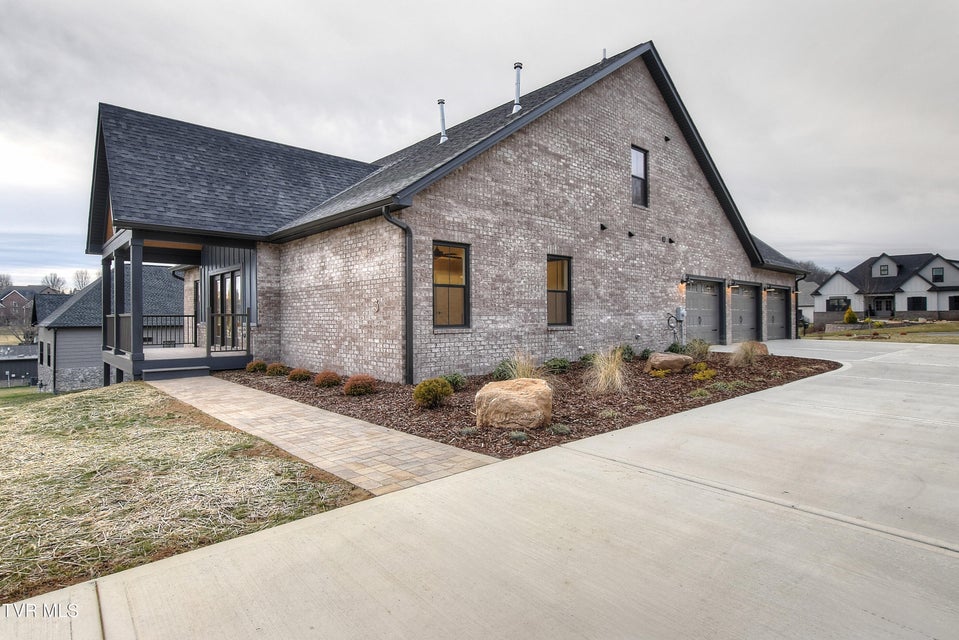 Photo #30: 3 Morning Glory Terrace