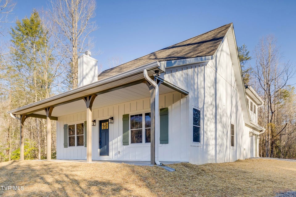 Photo #10: 50 Emperor Lane