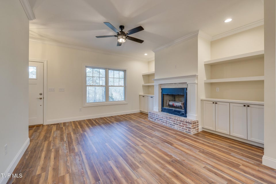 Photo #15: 50 Emperor Lane