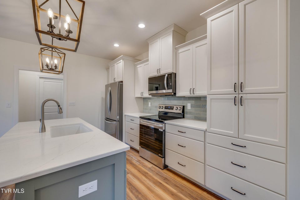 Photo #16: 50 Emperor Lane