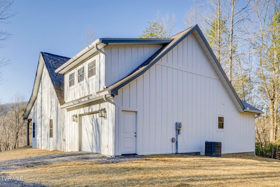 Photo #12: 50 Emperor Lane