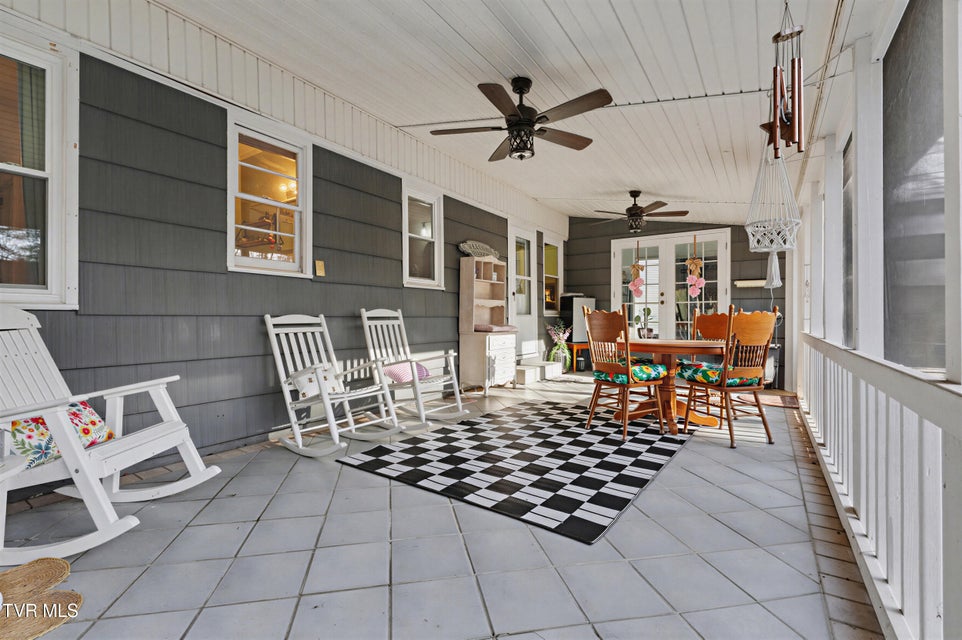 Photo #3: 220 Susong Lane