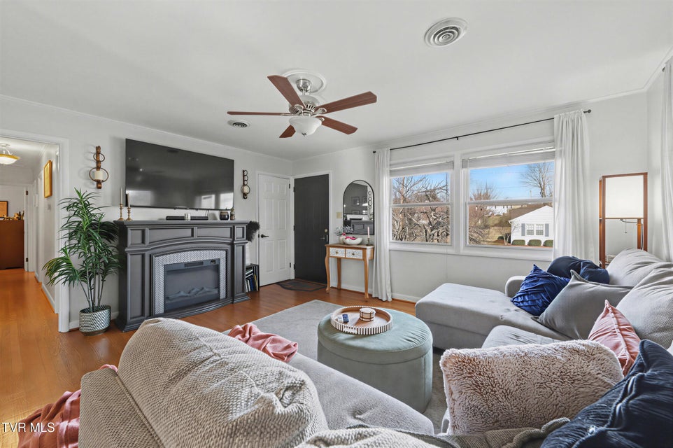 Photo #9: 220 Susong Lane