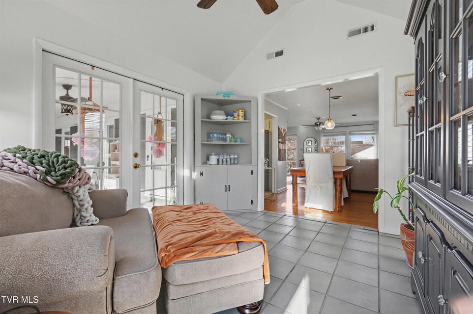 Photo #18: 220 Susong Lane