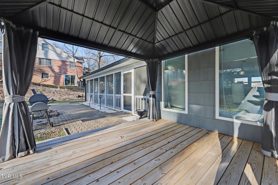 Photo #4: 220 Susong Lane