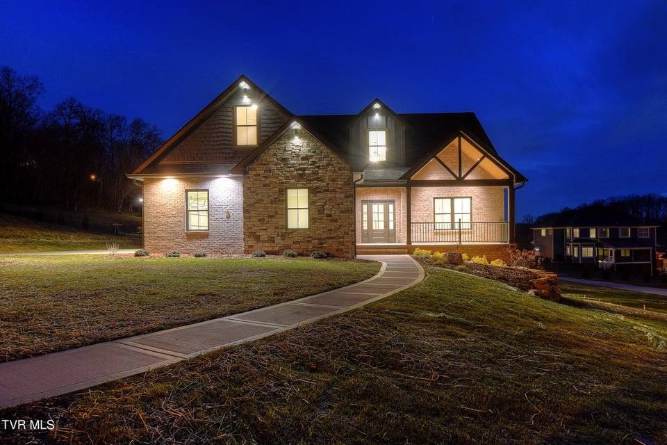 Photo #2: 3 Morning Glory Terrace