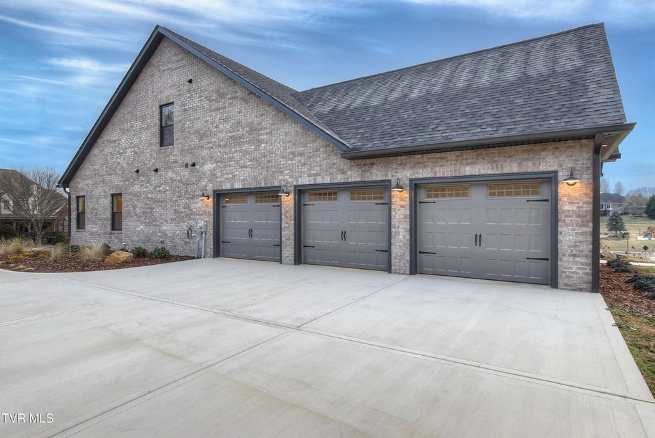 Photo #32: 3 Morning Glory Terrace