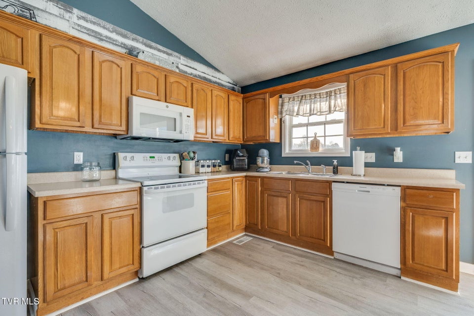 Photo #9: 1449 Independence Avenue