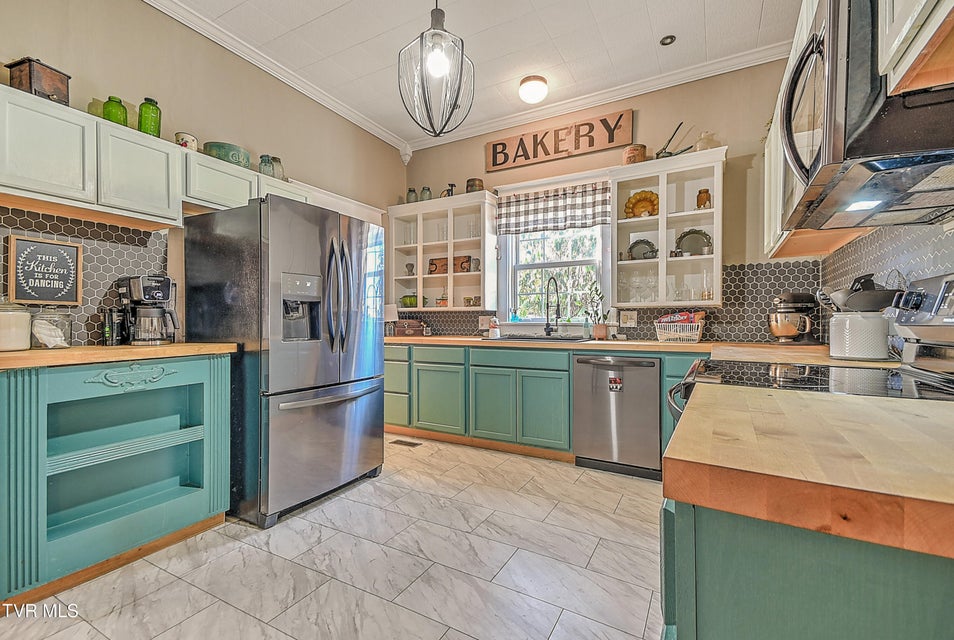 Photo #6: 630 Maple Street