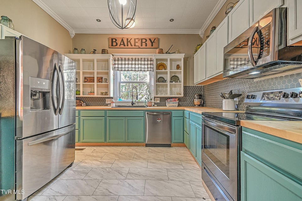 Photo #7: 630 Maple Street