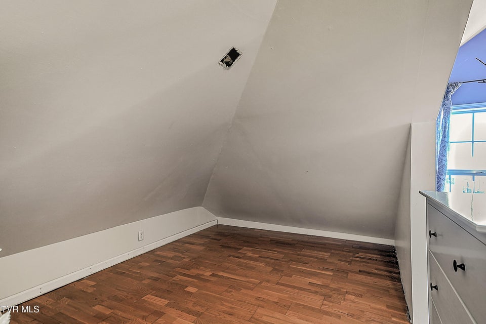 Photo #32: 630 Maple Street