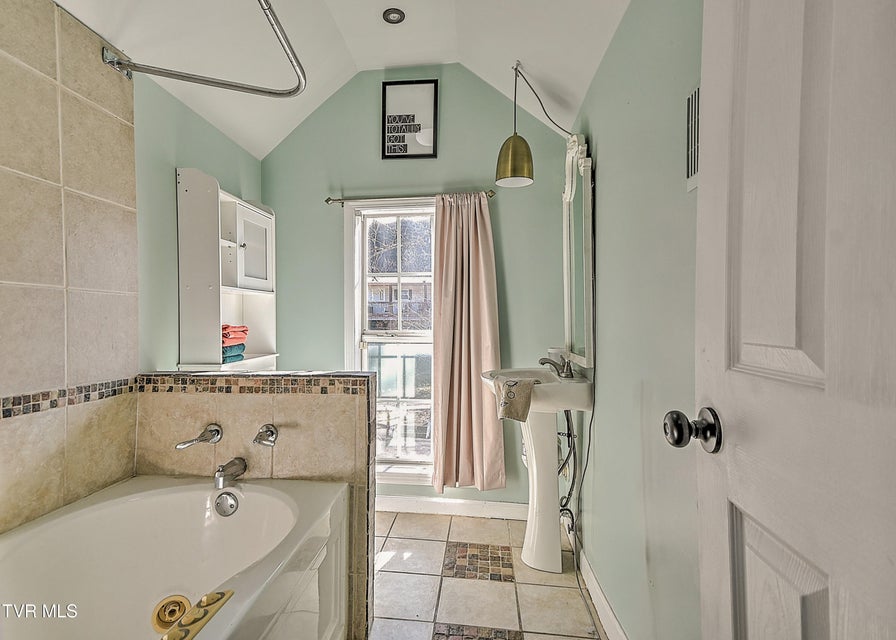 Photo #28: 630 Maple Street