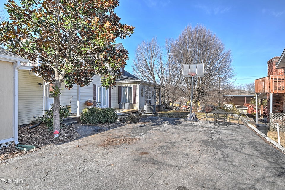 Photo #36: 630 Maple Street