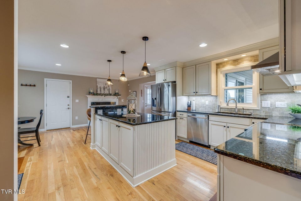 Photo #10: 512 Hideaway Farm Road