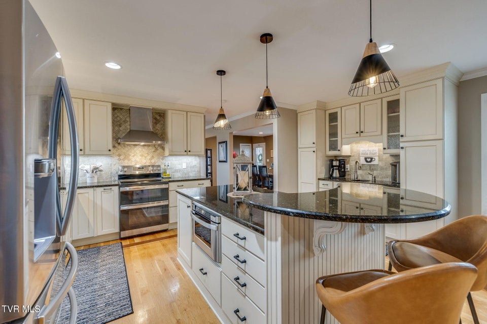 Photo #15: 512 Hideaway Farm Road