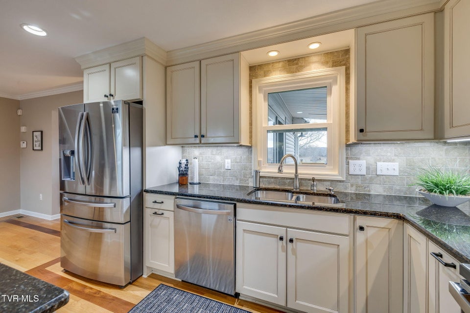 Photo #16: 512 Hideaway Farm Road