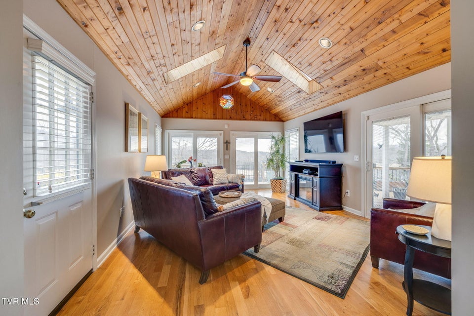 Photo #17: 512 Hideaway Farm Road