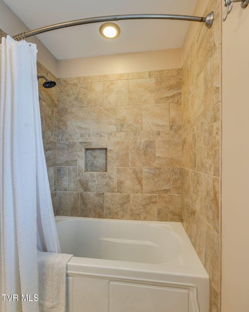 Photo #33: 512 Hideaway Farm Road