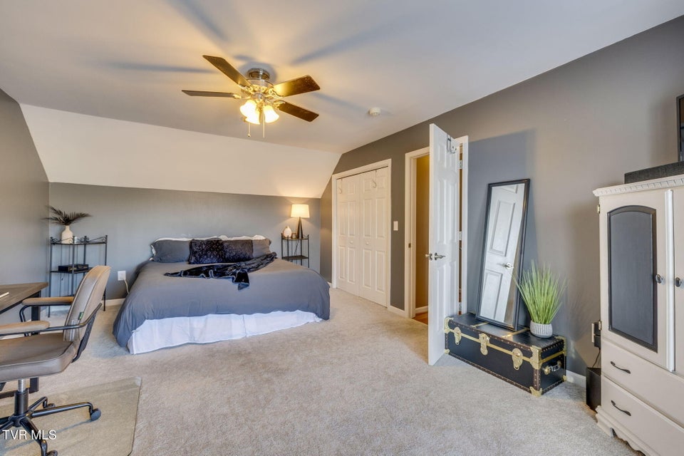 Photo #34: 512 Hideaway Farm Road