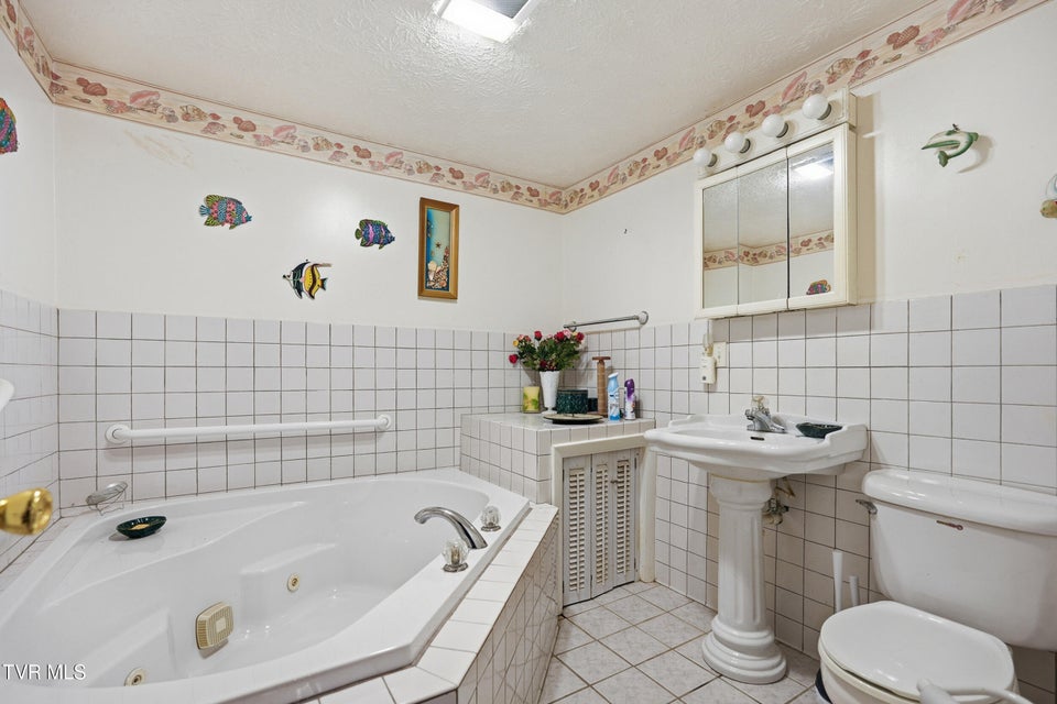 Photo #37: 5831 Powell Valley Road