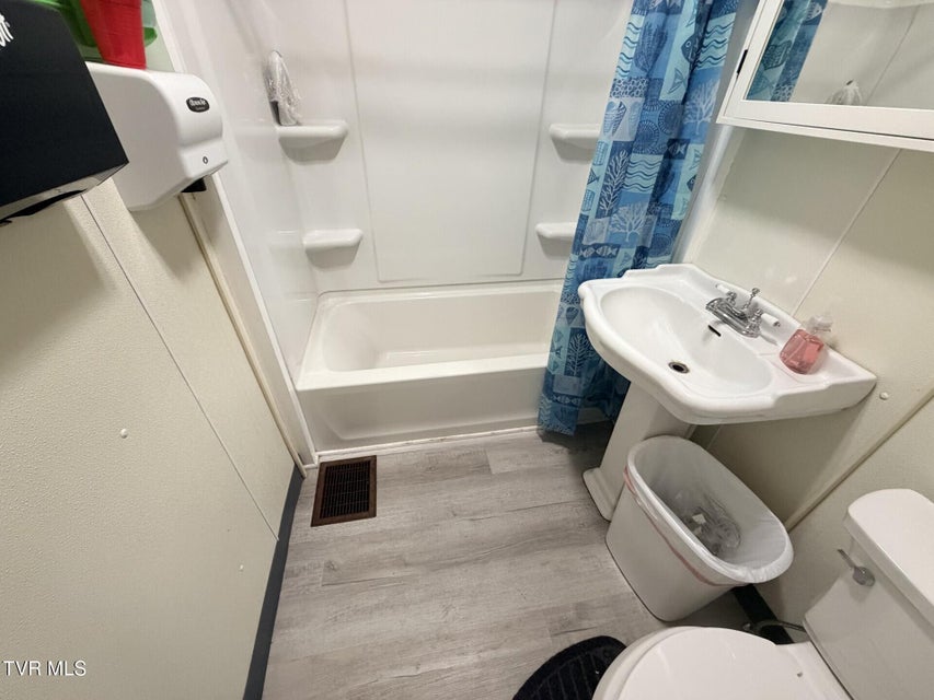 Photo #31: 404 Hurricane Road