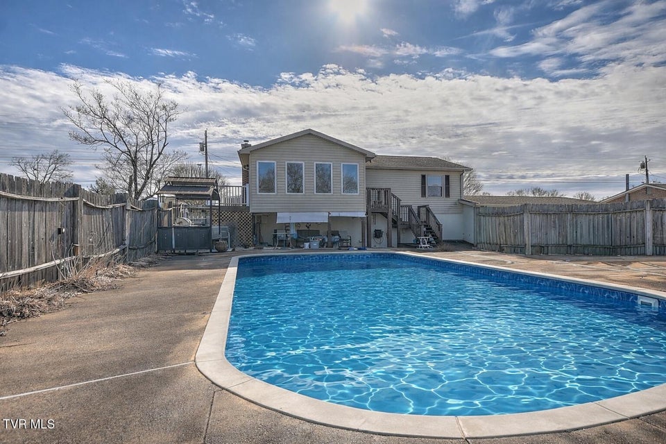 Photo #4: 325 Mayfield Drive