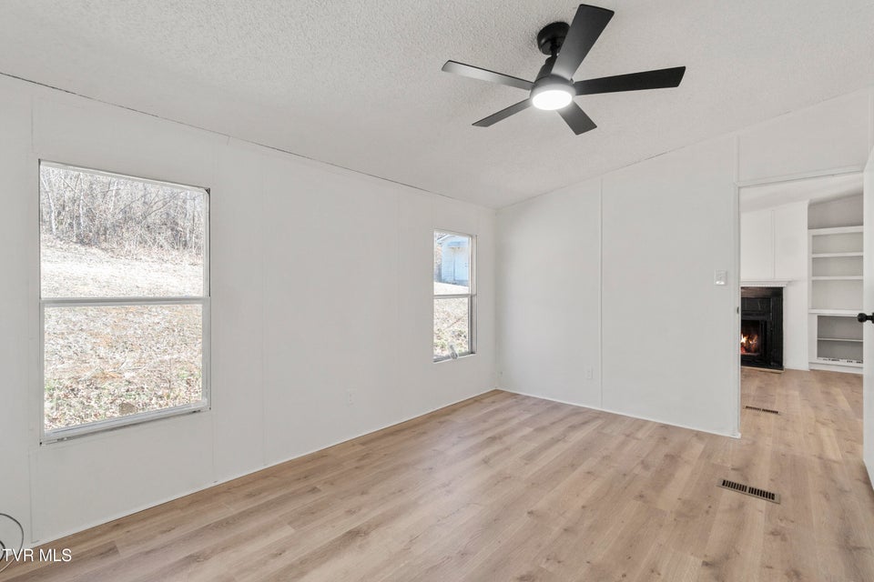 Photo #25: 3023 Davy Crockett Parkway