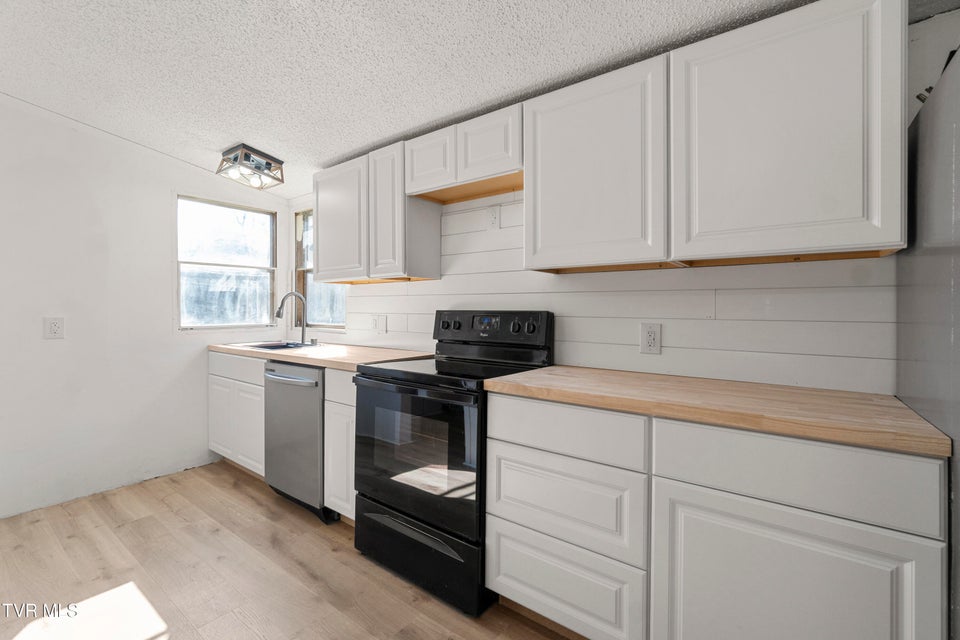 Photo #15: 3023 Davy Crockett Parkway