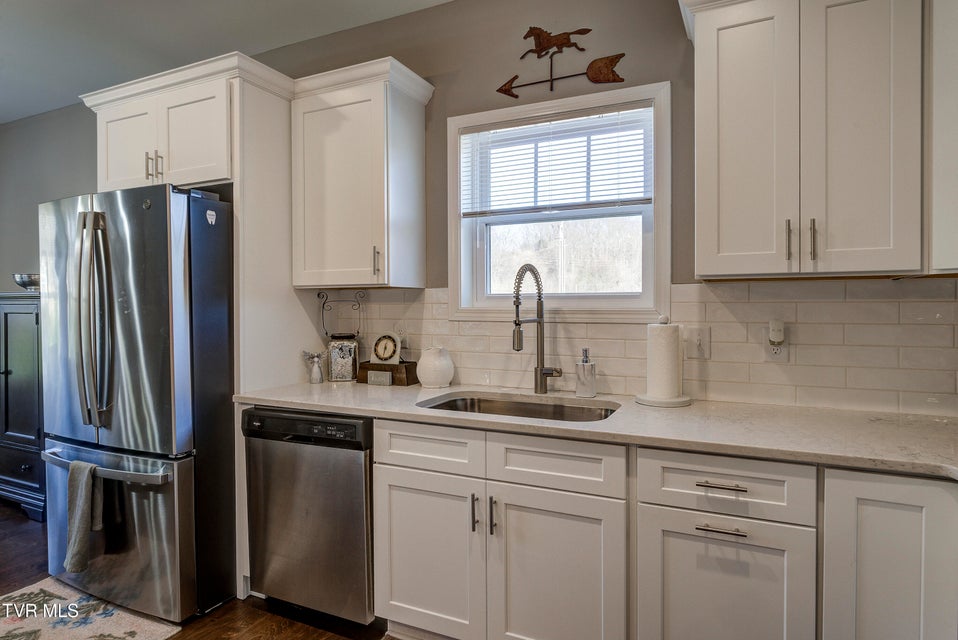 Photo #16: 702 Hunts Terrace Drive