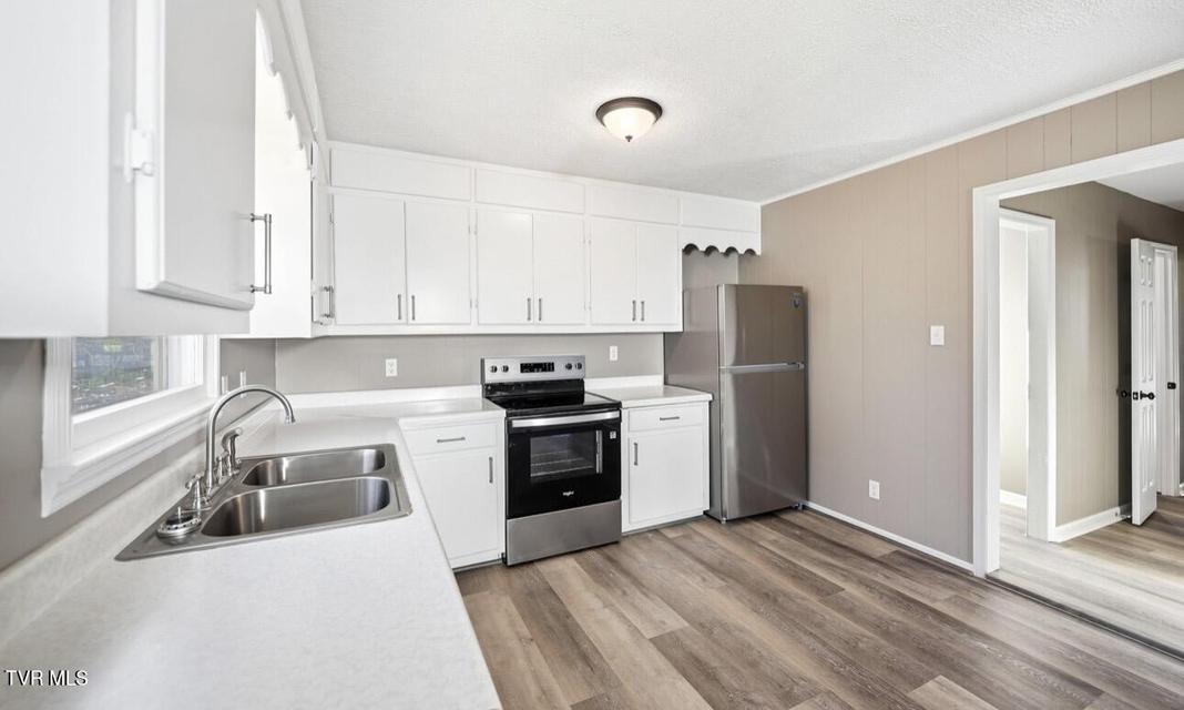 Photo #17: 2616 Park Avenue