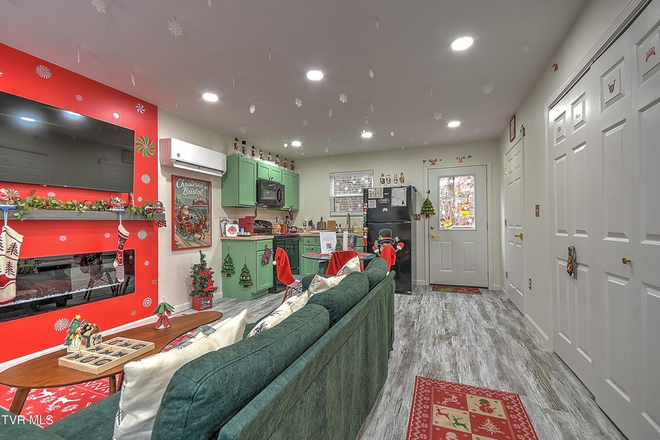 Photo #6: 1103 Glen Street