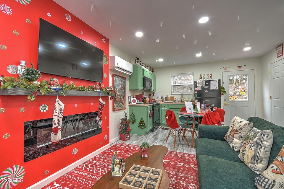 Photo #7: 1103 Glen Street