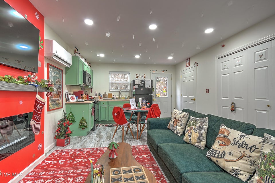 Photo #8: 1103 Glen Street