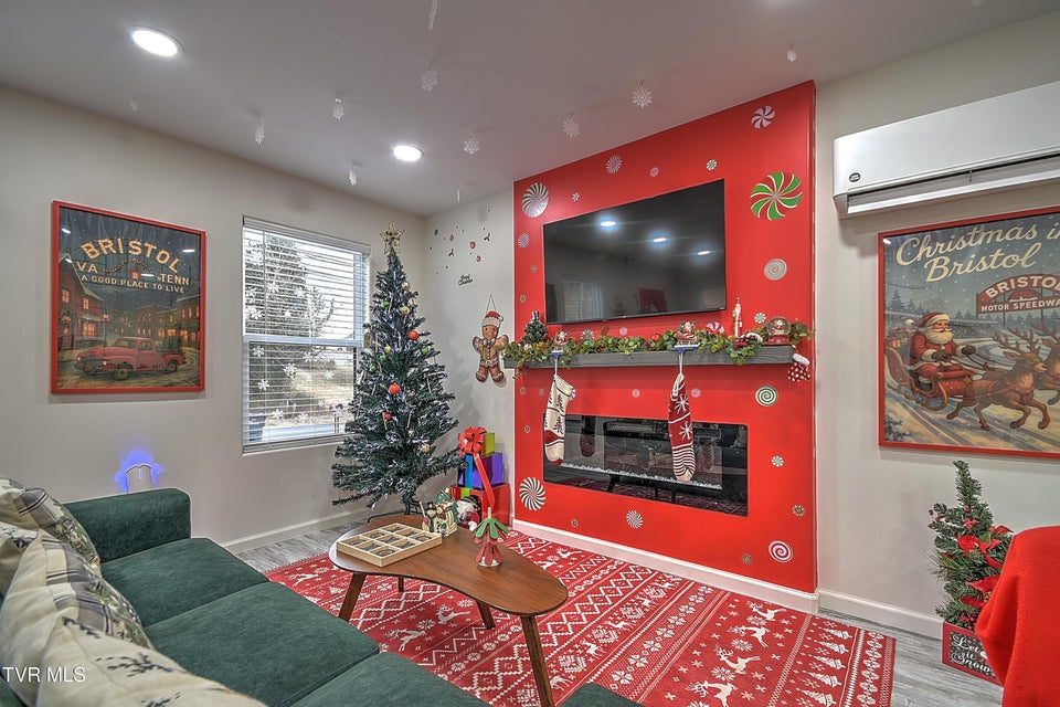 Photo #9: 1103 Glen Street