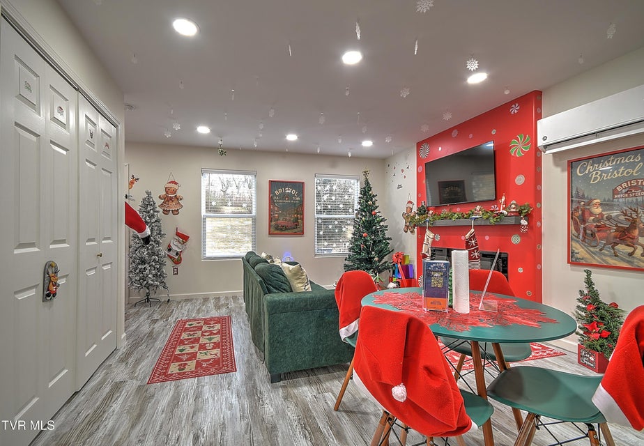 Photo #15: 1103 Glen Street