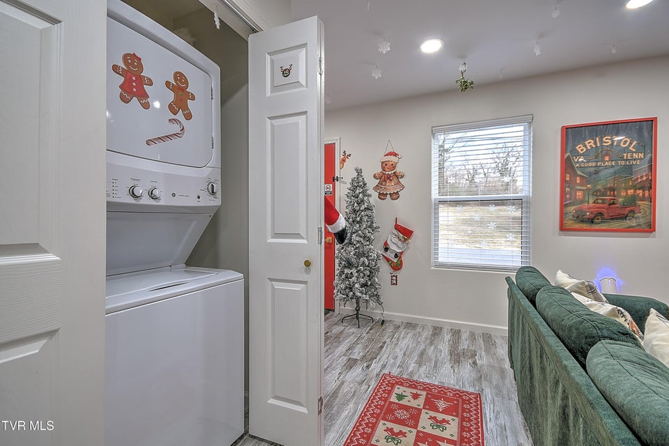 Photo #20: 1103 Glen Street