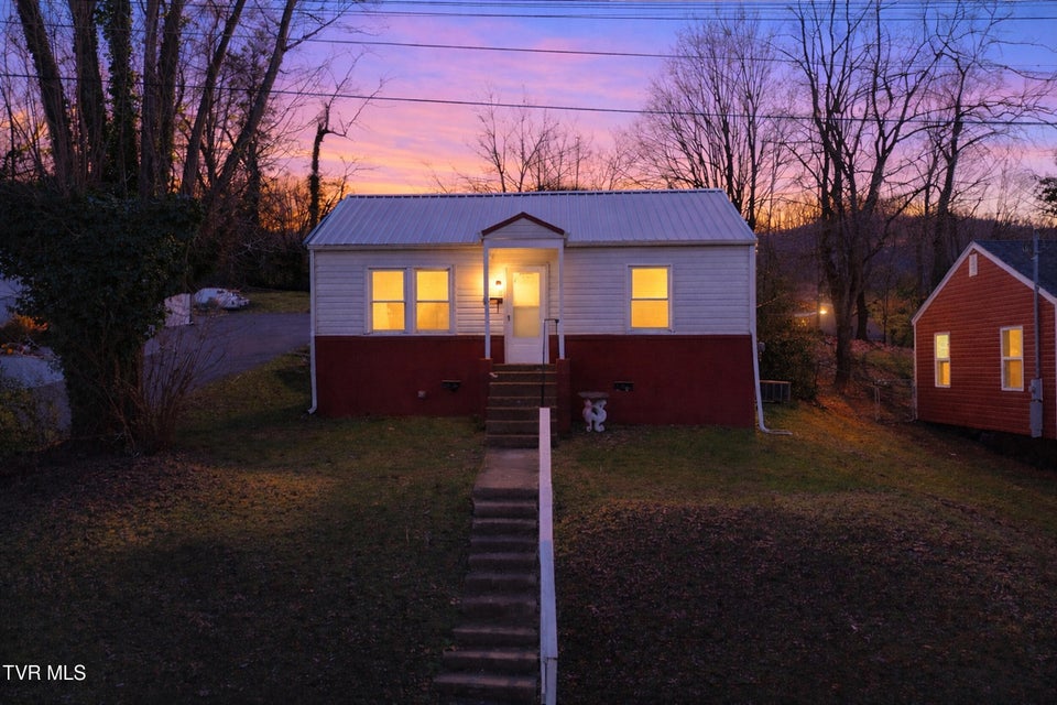 Photo #2: 2226 Bay Street