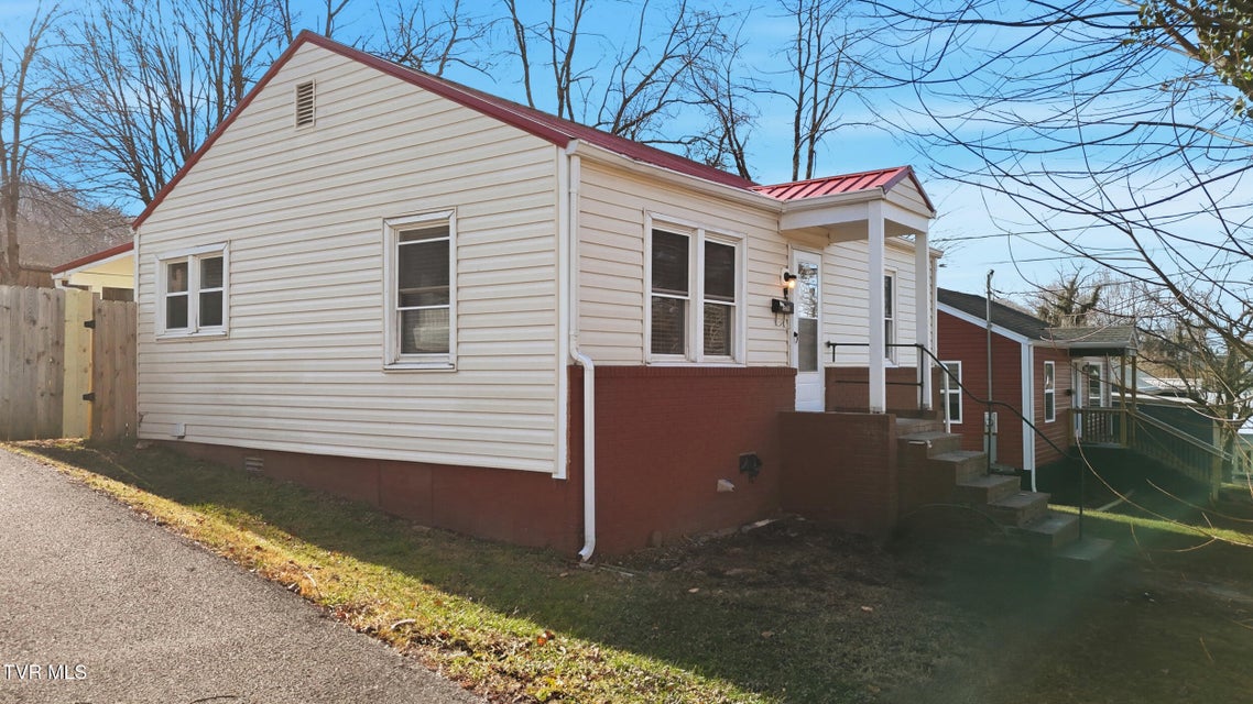 Photo #4: 2226 Bay Street