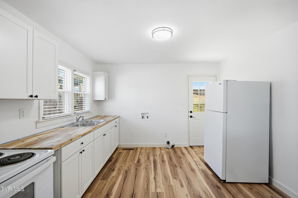 Photo #11: 2226 Bay Street