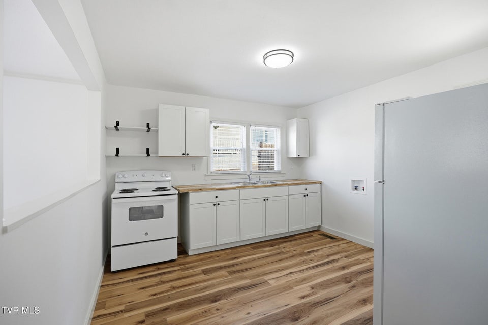 Photo #12: 2226 Bay Street