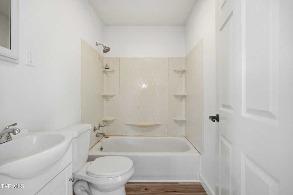 Photo #16: 2226 Bay Street