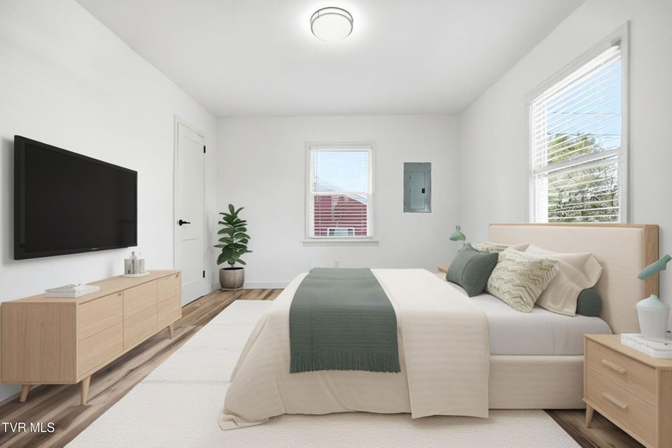 Photo #21: 2226 Bay Street