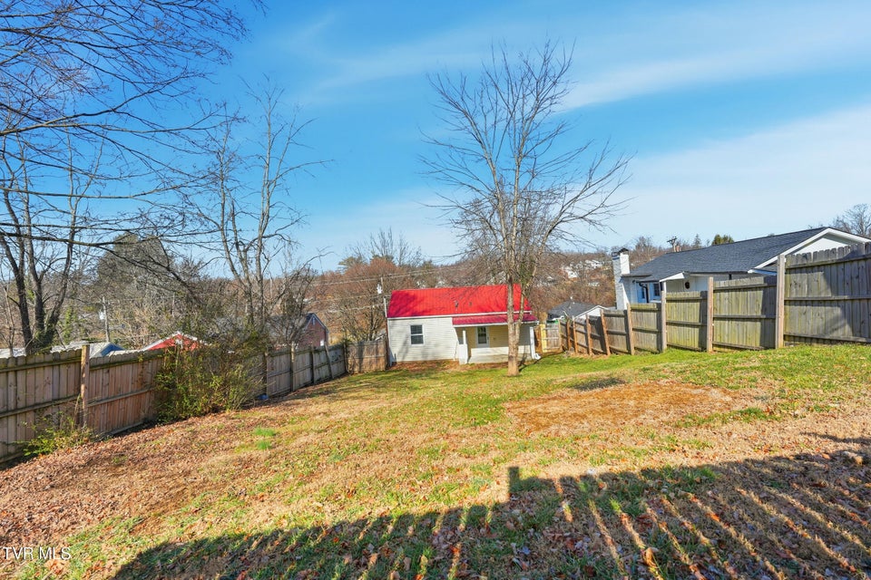 Photo #28: 2226 Bay Street