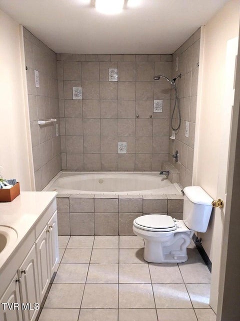 Photo #27: 2482 Elk Way