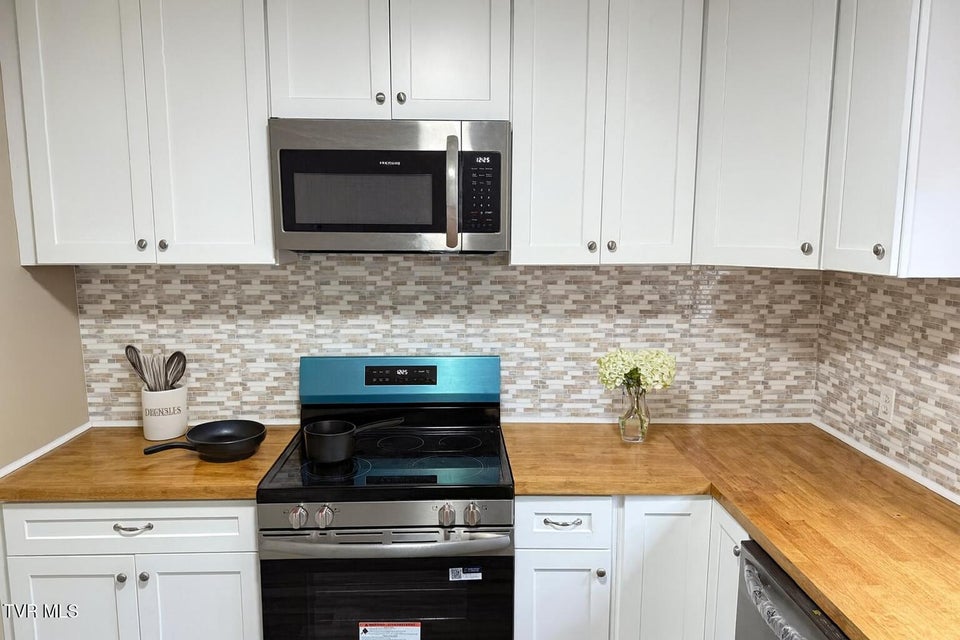 Photo #23: 634 Riverside Avenue