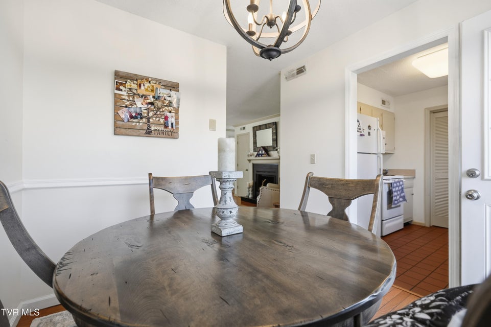 Photo #9: 1707 Lakeview Dr 