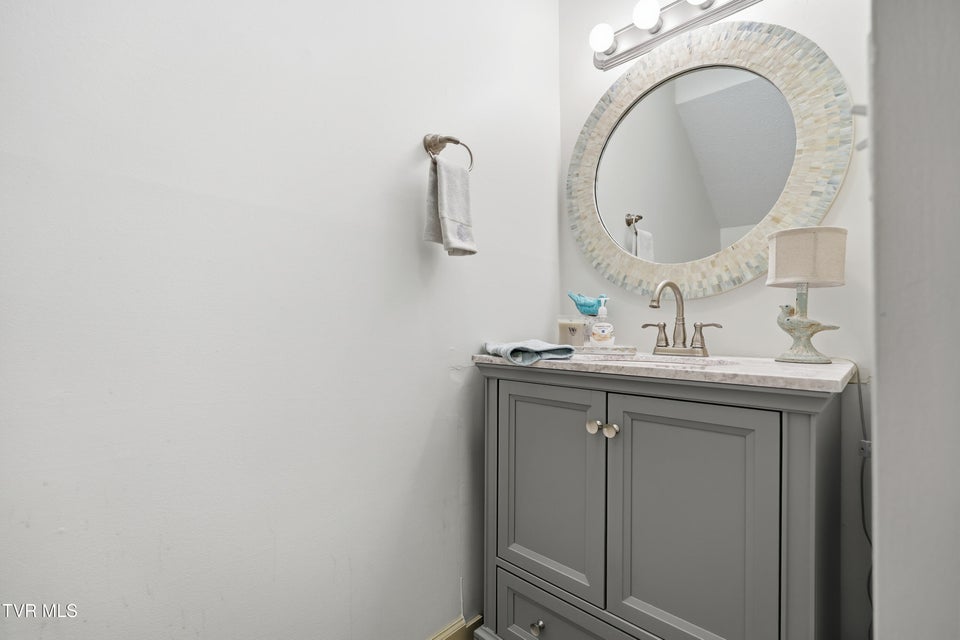 Photo #13: 1707 Lakeview Dr 